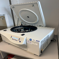 Eppendorf Centrifuge 5810R image 1